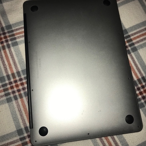 MacBook Air - Picture 1 of 4